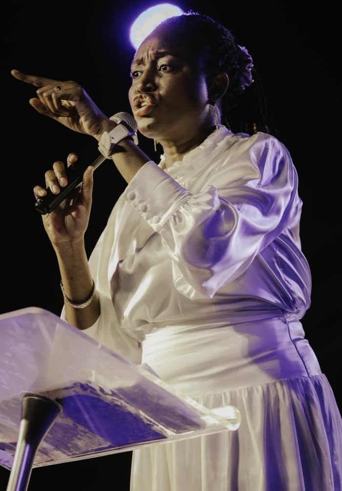 Dr. Imaobong Odutola ministering at a conference